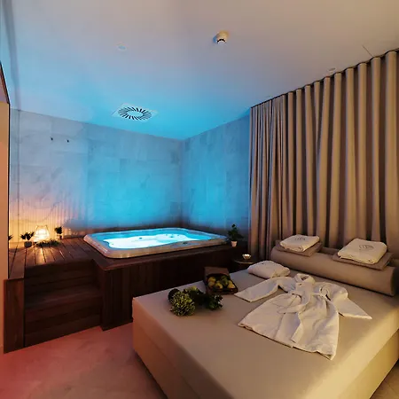Rose Hotel